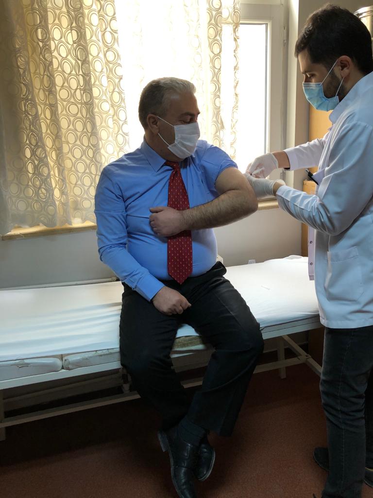 İlçe Sağlık Müdürümüz Uzm.Dr.İzzettin GÜNAY Covid-19 Aşısını Yaptırdı